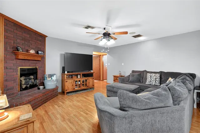 Photo 4 — 910 1st Street, Elgin, OK 73538