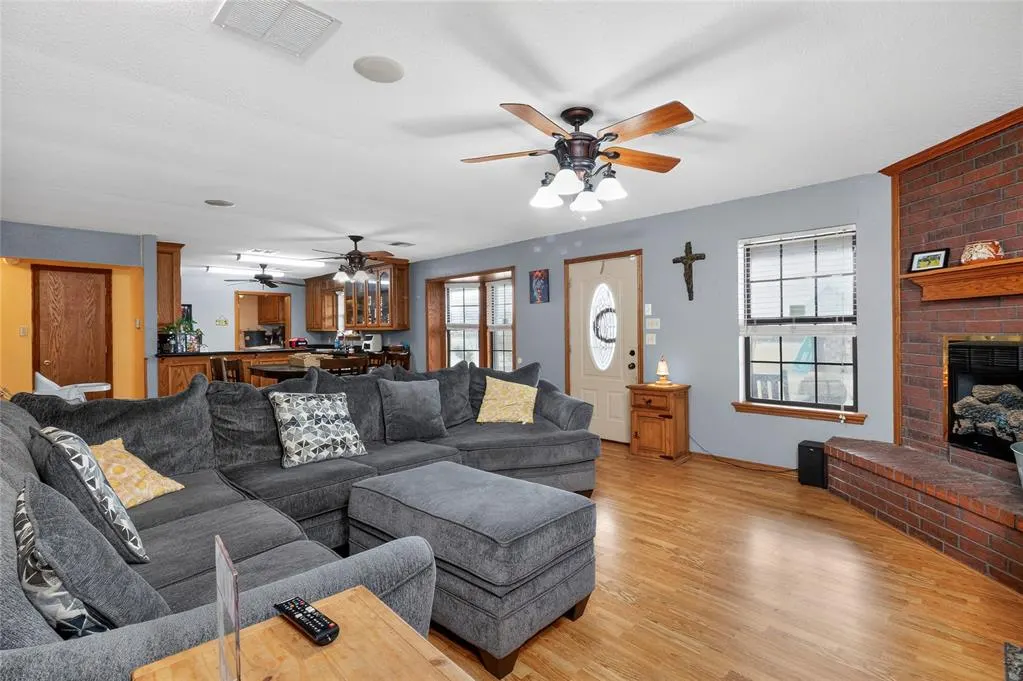 Photo 6 — 910 1st Street, Elgin, OK 73538