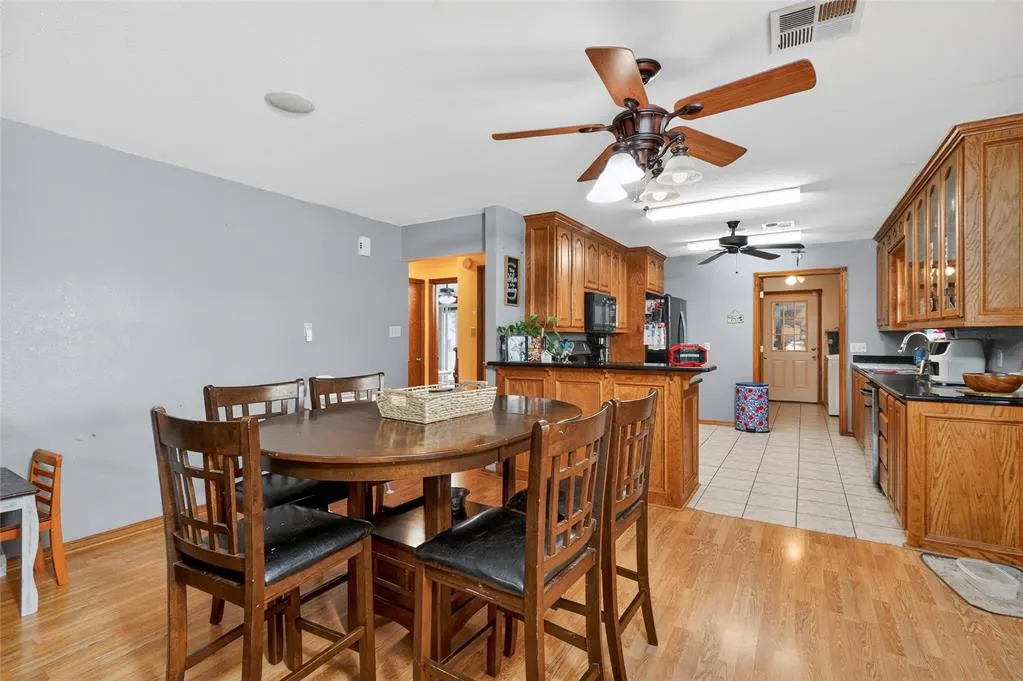 Photo 7 — 910 1st Street, Elgin, OK 73538
