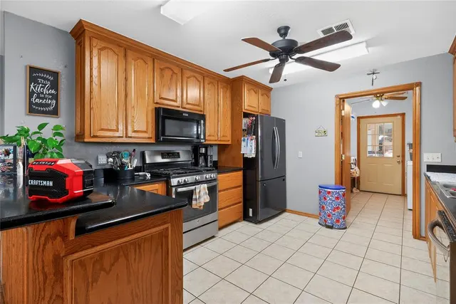 Photo 8 — 910 1st Street, Elgin, OK 73538