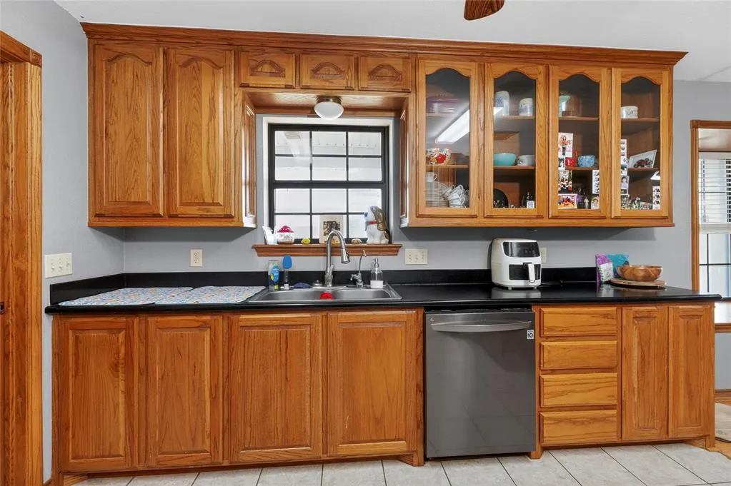 Photo 11 — 910 1st Street, Elgin, OK 73538