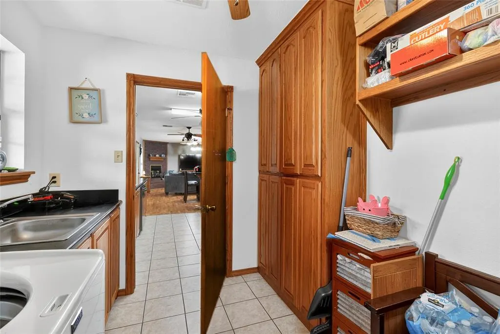 Photo 31 — 910 1st Street, Elgin, OK 73538