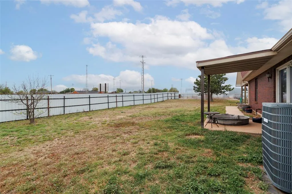 Photo 33 — 910 1st Street, Elgin, OK 73538