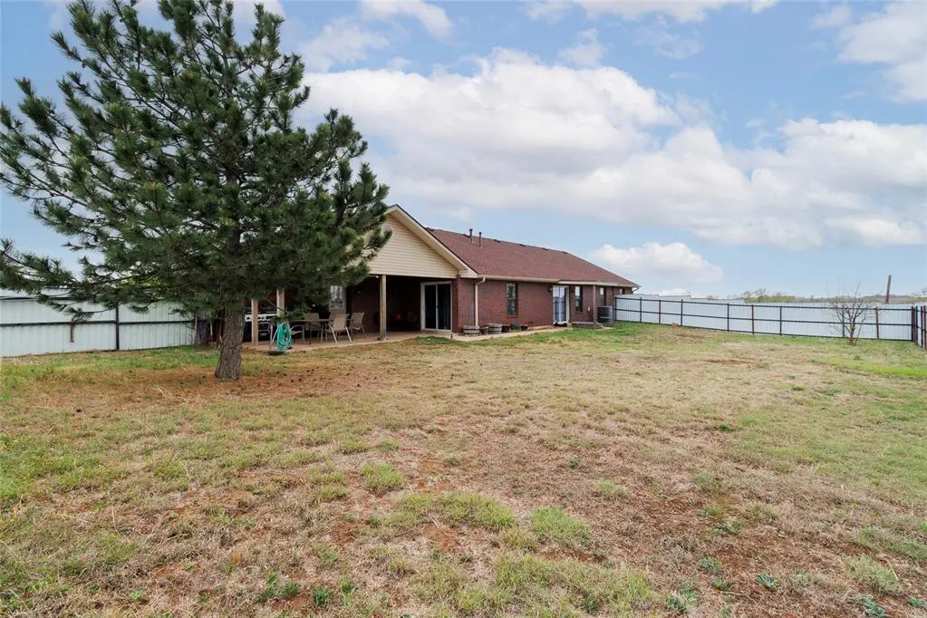 Photo 34 — 910 1st Street, Elgin, OK 73538