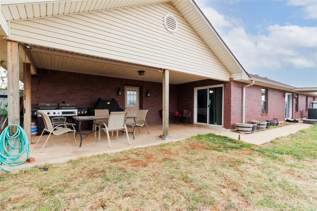 Photo 36 — 910 1st Street, Elgin, OK 73538