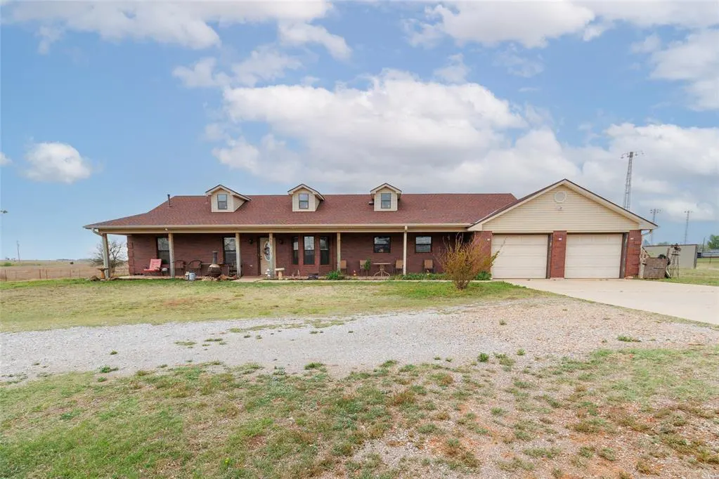 Photo 37 — 910 1st Street, Elgin, OK 73538