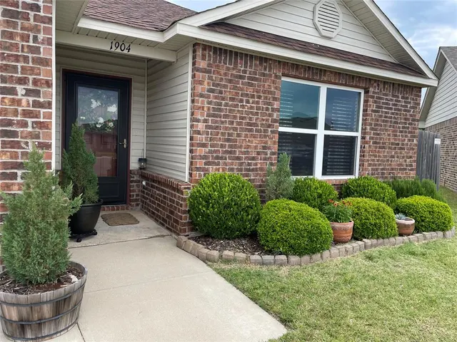 Photo 4 — 1904 Twisted Oak Court, Shawnee, OK 74804