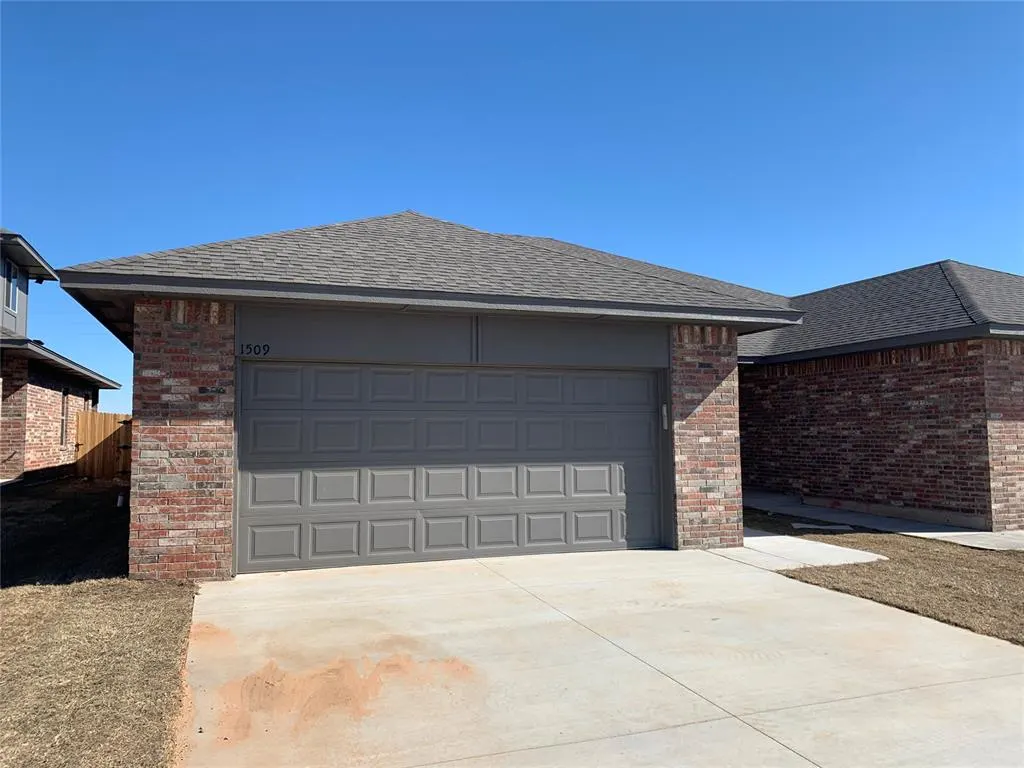 Front exterior — 1421 NW 14th Street 1417, Newcastle, OK 73065