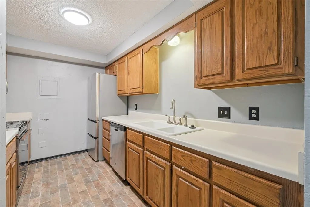 Photo 20 — 11120 Stratford Drive 220, Oklahoma City, OK 73120