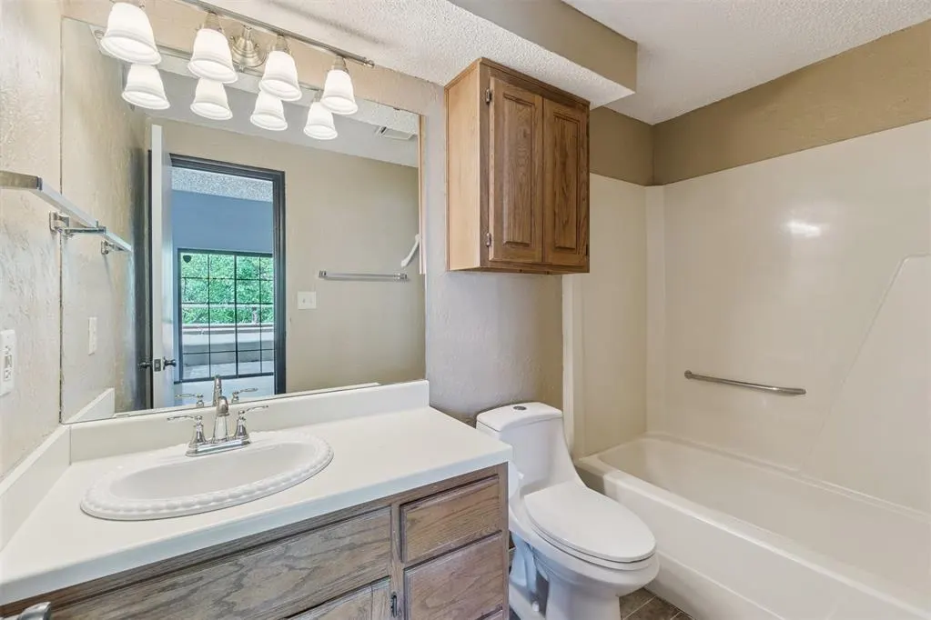 Photo 31 — 11120 Stratford Drive 220, Oklahoma City, OK 73120