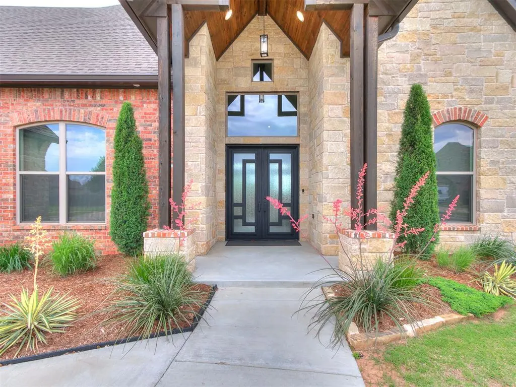 Photo 3 — 1200 Canteberry Drive, Yukon, OK 73099