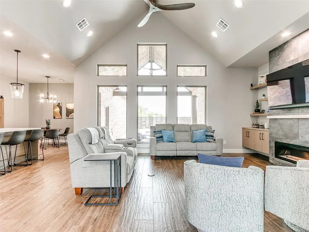Photo 5 — 1200 Canteberry Drive, Yukon, OK 73099
