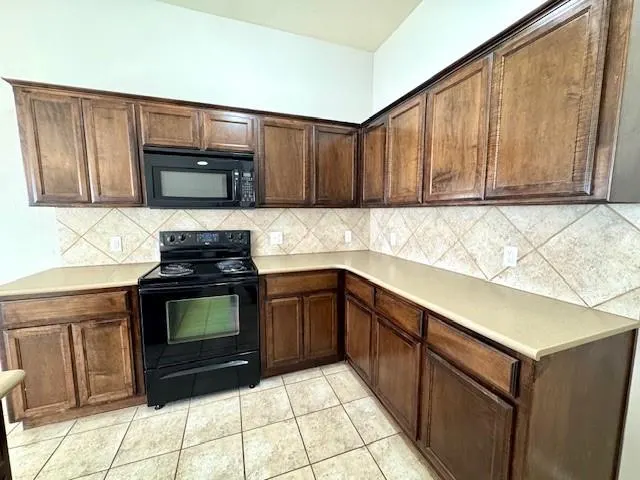Photo 11 — 9540 SW 25th Street, Oklahoma City, OK 73128