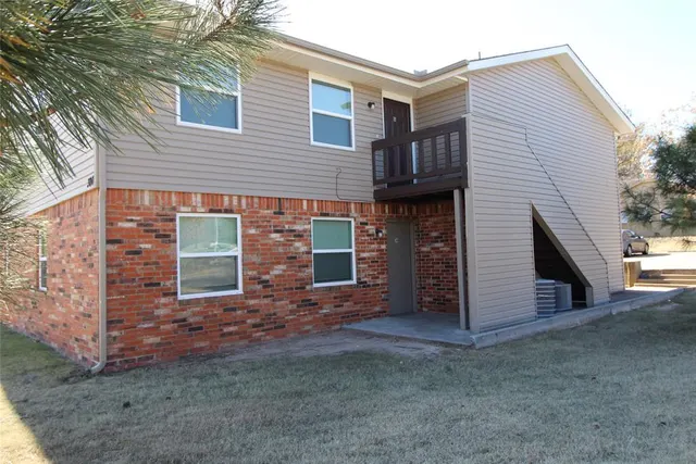 Front exterior — 300 Chalmette Drive C, Norman, OK 73071