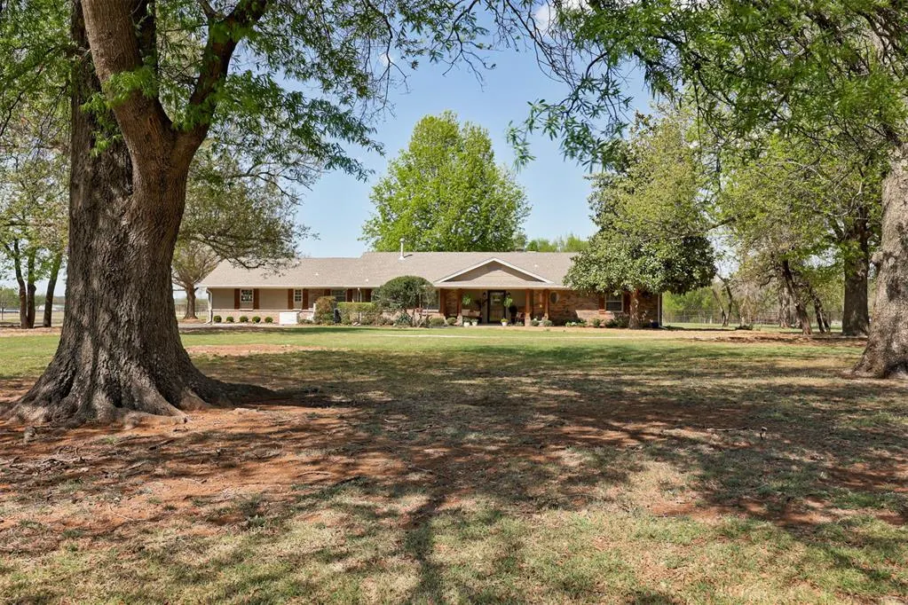 Front exterior — 2705 Redbud Lane, Edmond, OK 73025