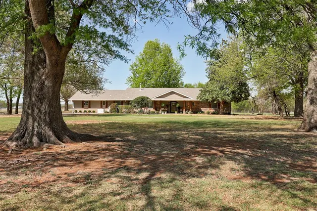 Front exterior — 2705 Redbud Lane, Edmond, OK 73025