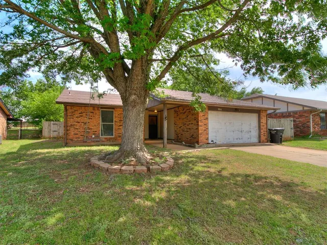 Photo 7 — 904 SE 15th Street, Moore, OK 73160