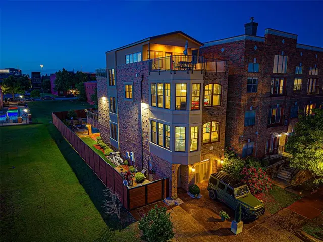 Photo 2 — 319 NE 1st Street, Oklahoma City, OK 73104