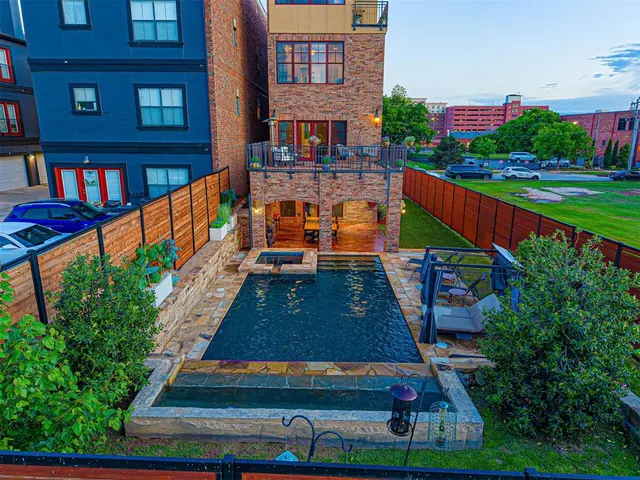 Photo 3 — 319 NE 1st Street, Oklahoma City, OK 73104