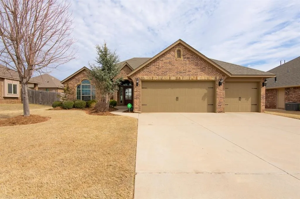 Front exterior — 2124 Newbrook Drive, Edmond, OK 73003