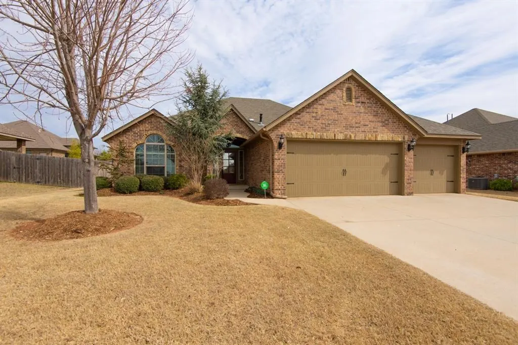 Photo 2 — 2124 Newbrook Drive, Edmond, OK 73003