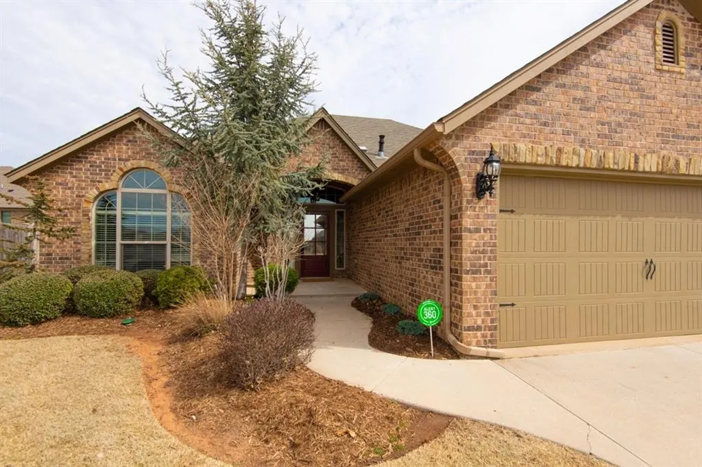 Photo 4 — 2124 Newbrook Drive, Edmond, OK 73003