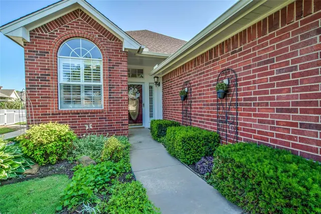 Photo 2 — 912 Heather Glen Terrace, Norman, OK 73072