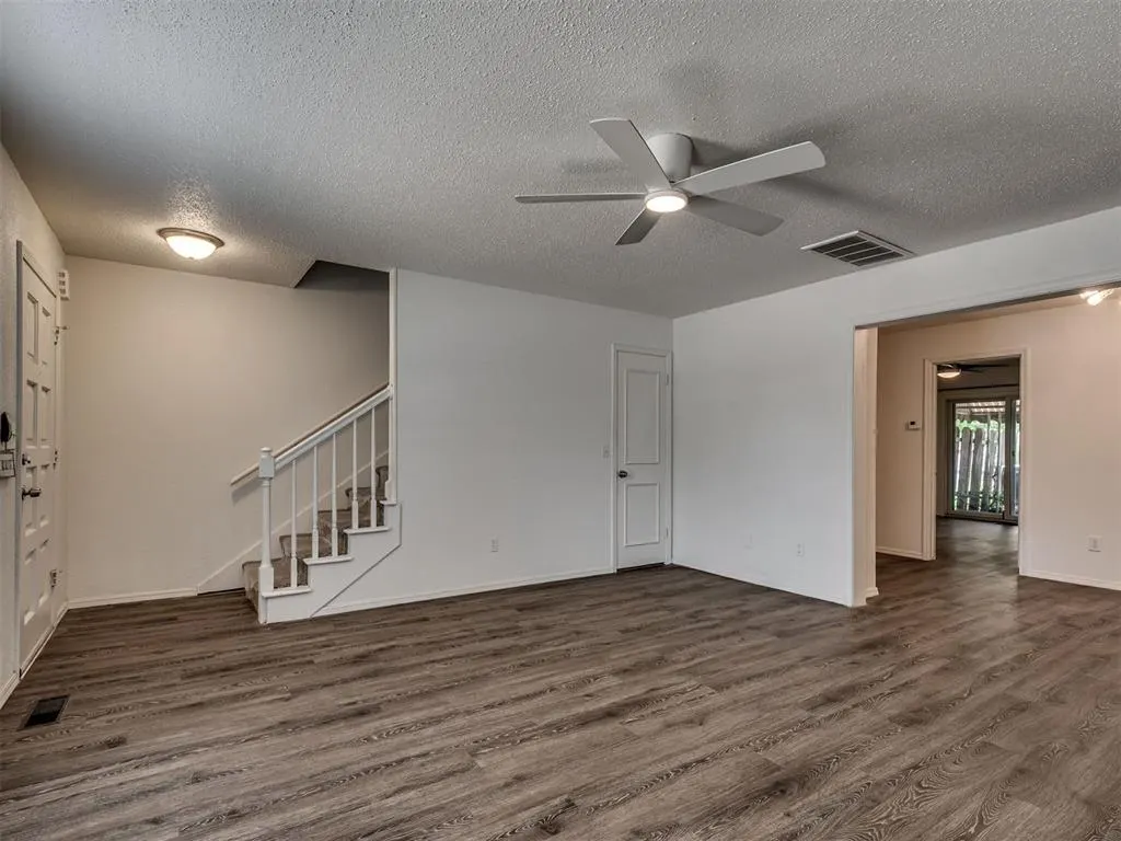Photo 7 — 3039 W Wilshire Boulevard, Oklahoma City, OK 73116