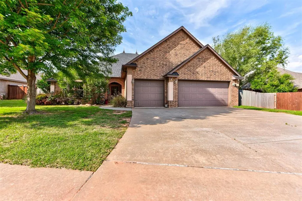 Front exterior — 19513 Crest Ridge Drive, Edmond, OK 73012