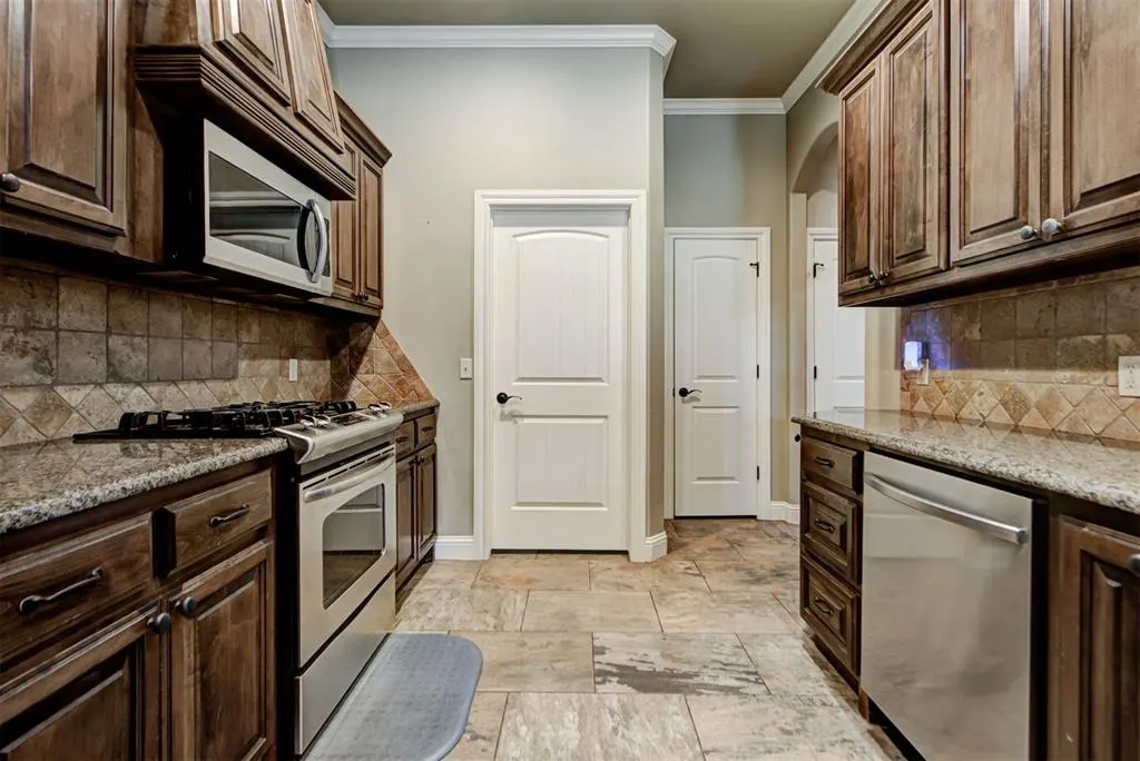 Photo 13 — 19513 Crest Ridge Drive, Edmond, OK 73012