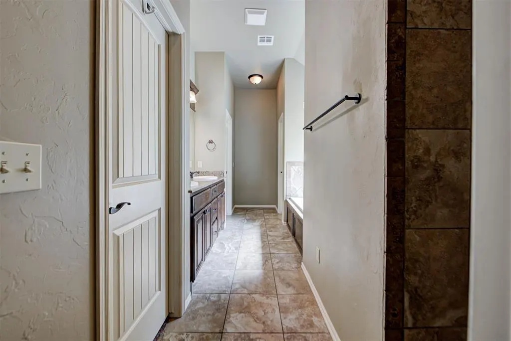 Photo 18 — 19513 Crest Ridge Drive, Edmond, OK 73012
