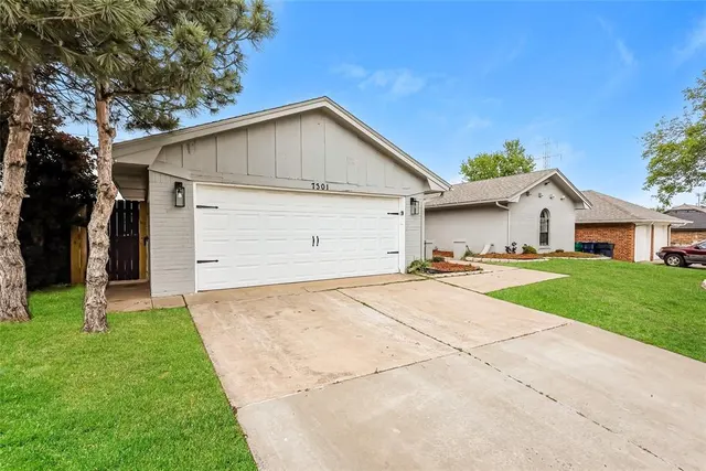 Photo 2 — 7301 Skylark Lane, Oklahoma City, OK 73162