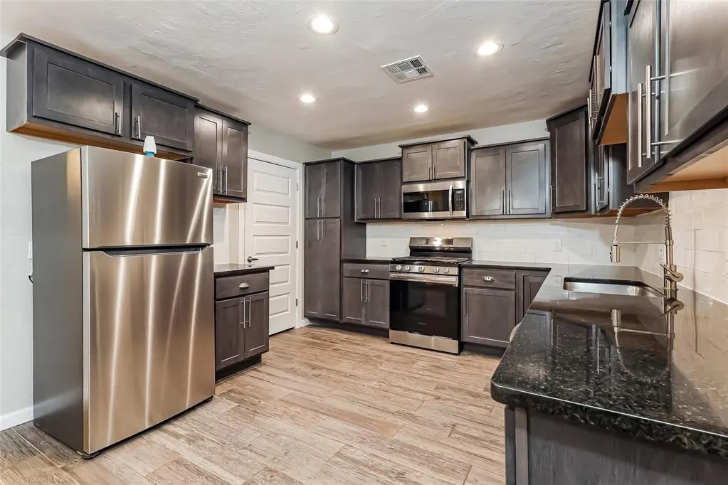 Photo 7 — 7301 Skylark Lane, Oklahoma City, OK 73162