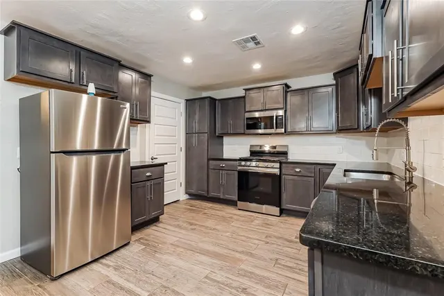 Photo 7 — 7301 Skylark Lane, Oklahoma City, OK 73162