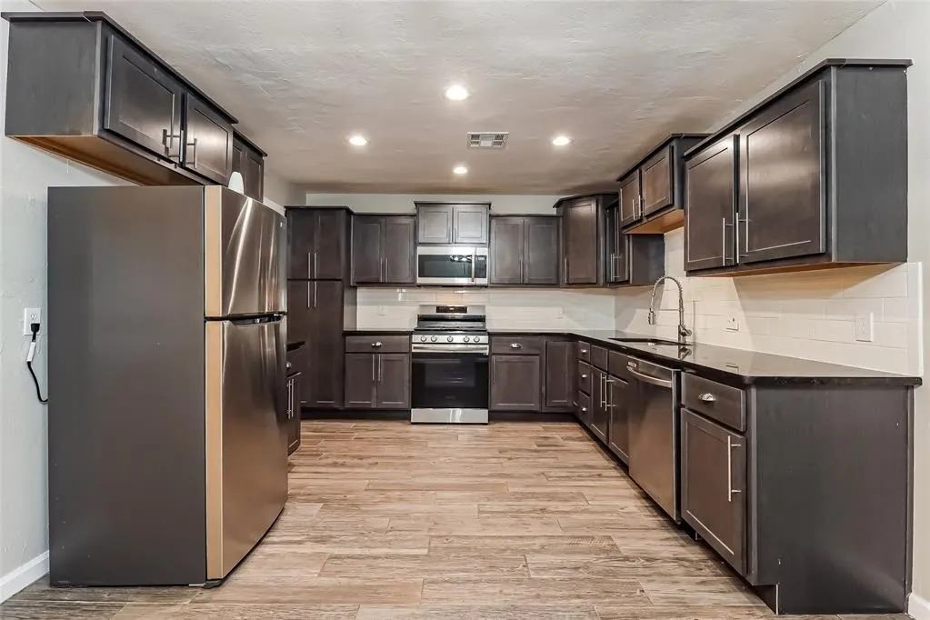 Photo 8 — 7301 Skylark Lane, Oklahoma City, OK 73162
