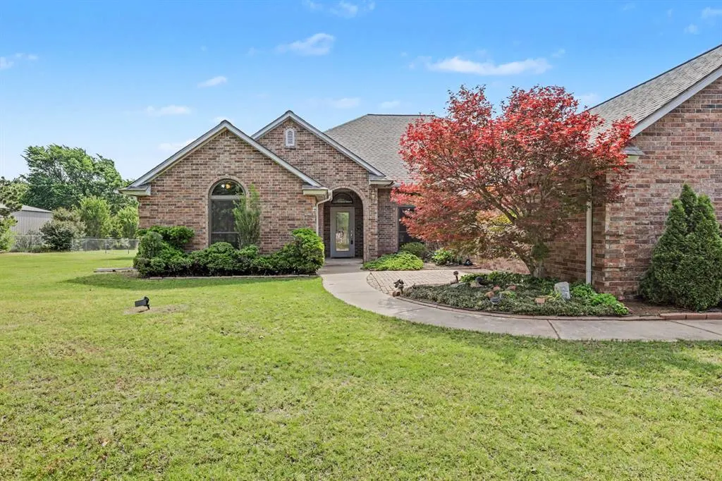 Photo 2 — 746 E Choctaw Street, Choctaw, OK 73020