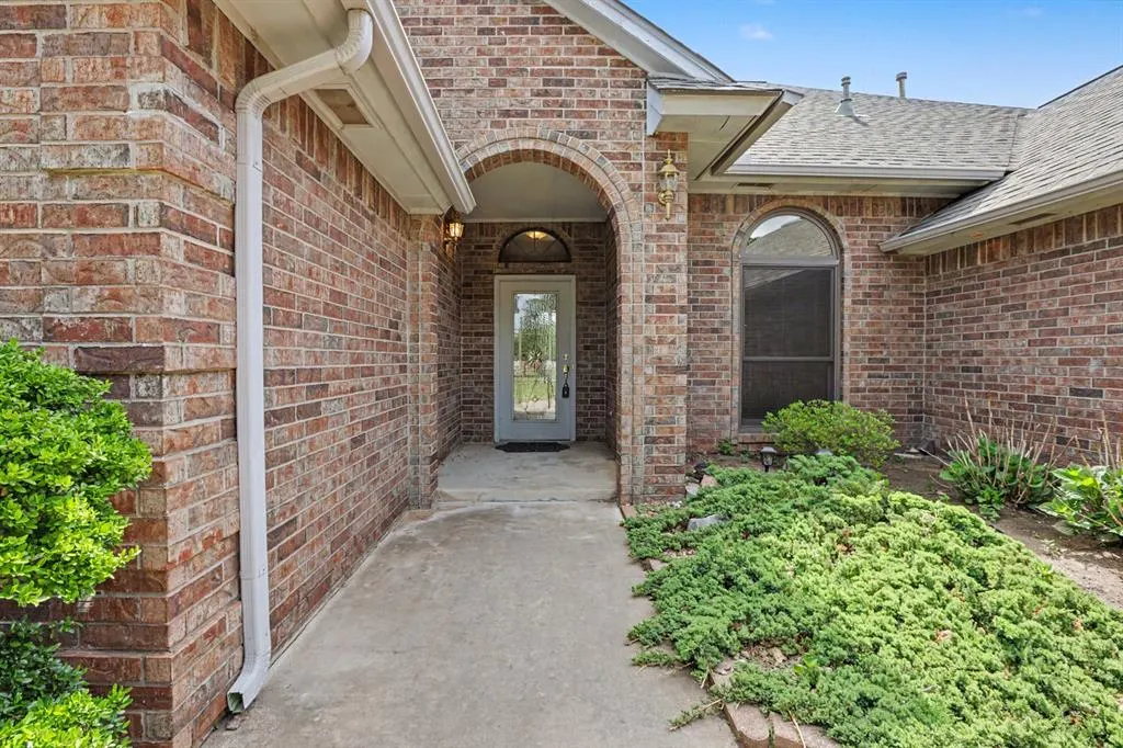 Photo 3 — 746 E Choctaw Street, Choctaw, OK 73020