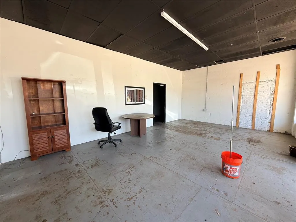 Photo 3 — 606 W Carl Hubbell Boulevard, Meeker, OK 74855