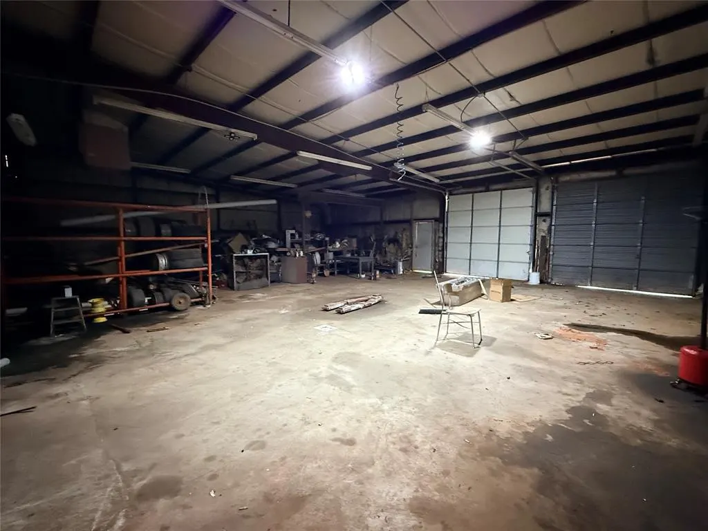 Photo 9 — 606 W Carl Hubbell Boulevard, Meeker, OK 74855