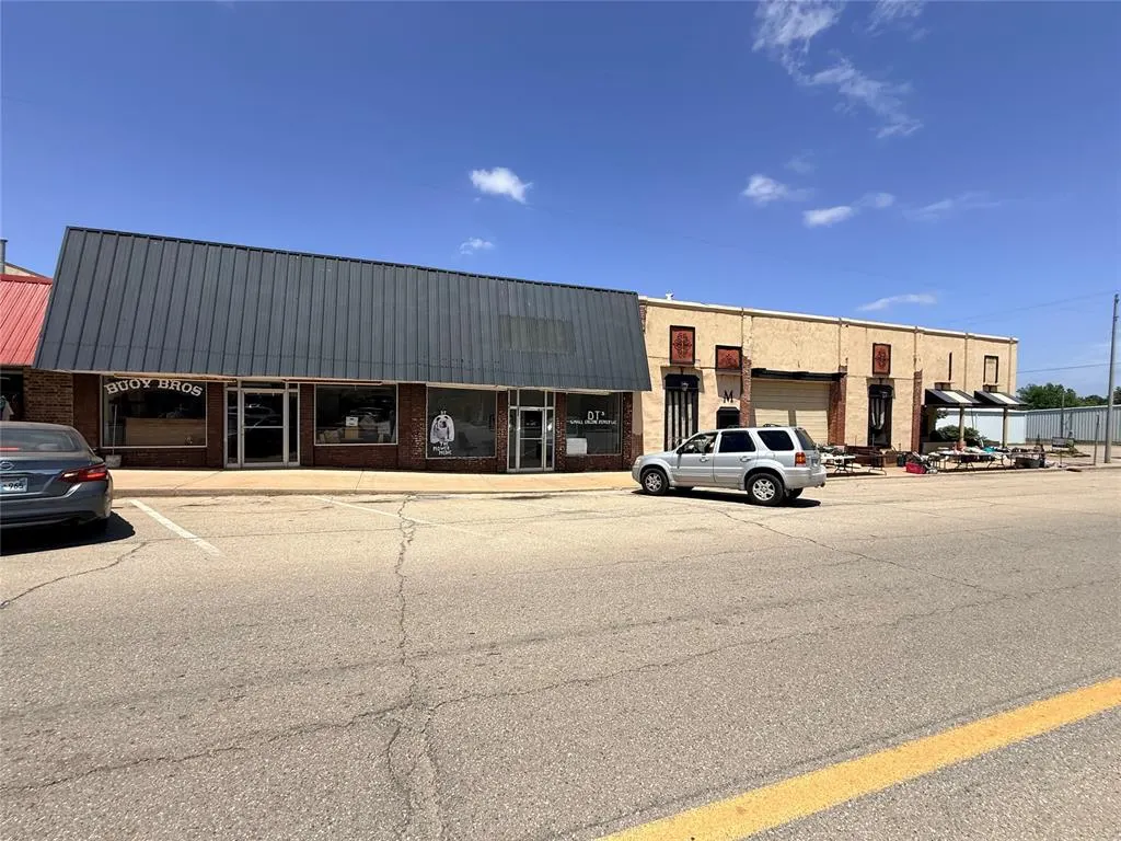 Photo 11 — 606 W Carl Hubbell Boulevard, Meeker, OK 74855