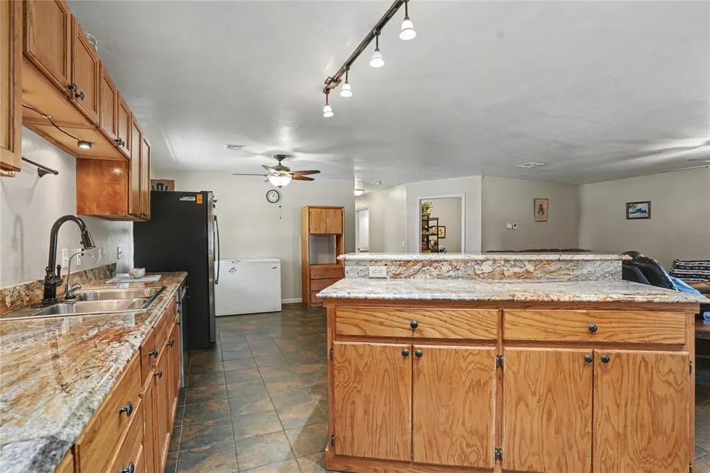 Photo 8 — 429 S Bailey Street, Hobart, OK 73651