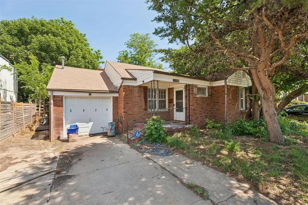 Front exterior — 3925 W Park Place, Oklahoma City, OK 73107