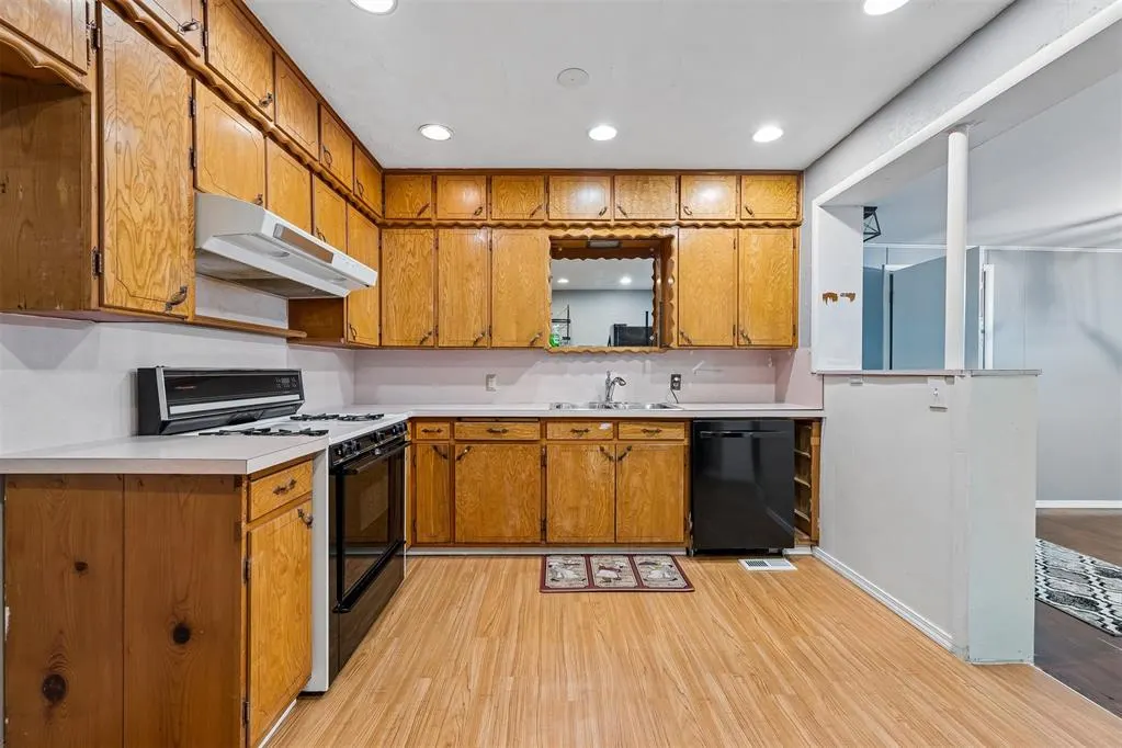 Photo 7 — 3925 W Park Place, Oklahoma City, OK 73107