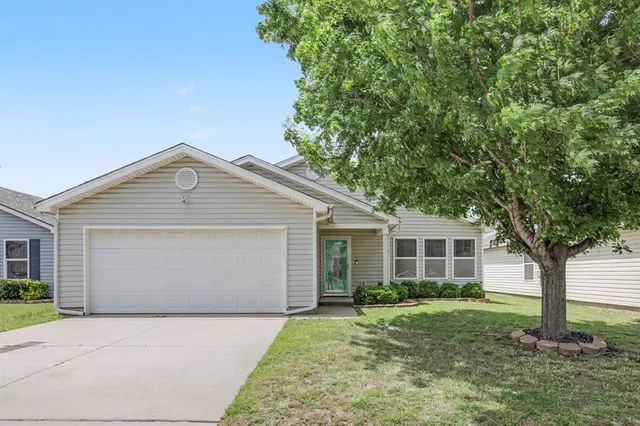 Photo 2 — 15513 Camellia Road, Oklahoma City, OK 73170