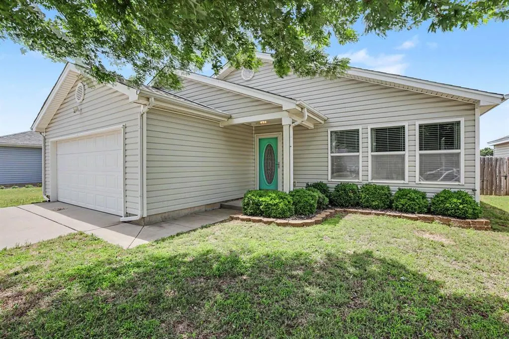 Photo 3 — 15513 Camellia Road, Oklahoma City, OK 73170
