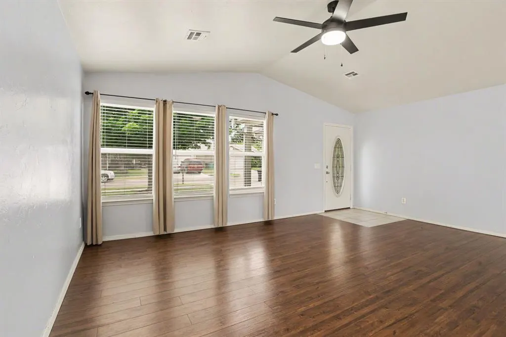 Photo 9 — 15513 Camellia Road, Oklahoma City, OK 73170