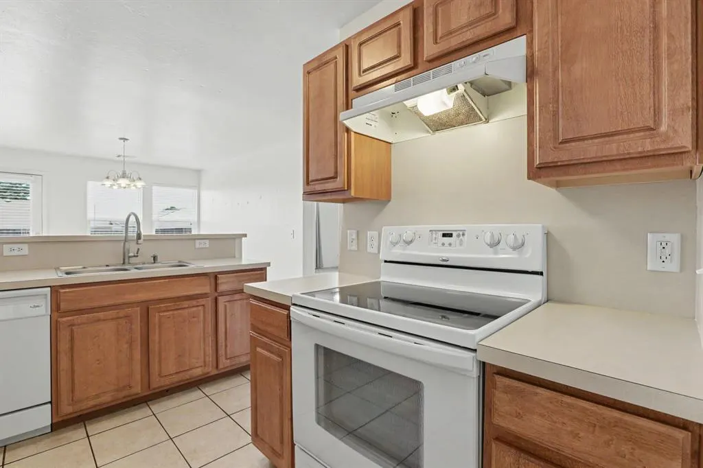 Photo 12 — 15513 Camellia Road, Oklahoma City, OK 73170