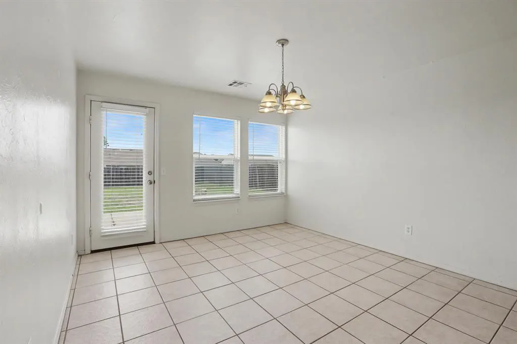 Photo 15 — 15513 Camellia Road, Oklahoma City, OK 73170