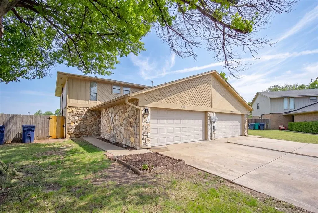 Photo 2 — 9601 Berkley Court, Oklahoma City, OK 73162