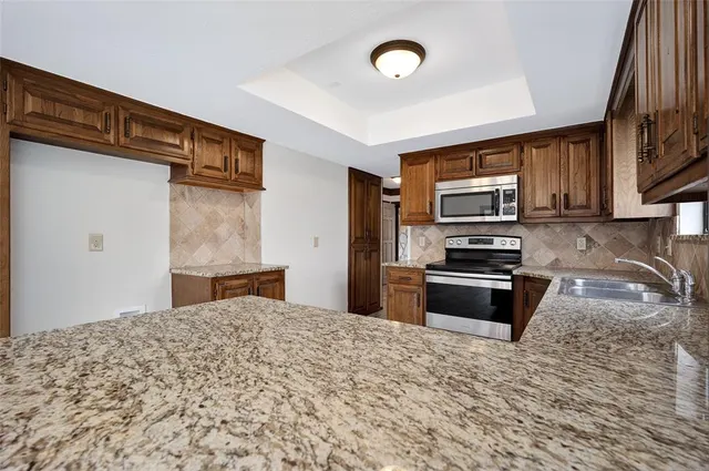 Photo 8 — 9601 Berkley Court, Oklahoma City, OK 73162